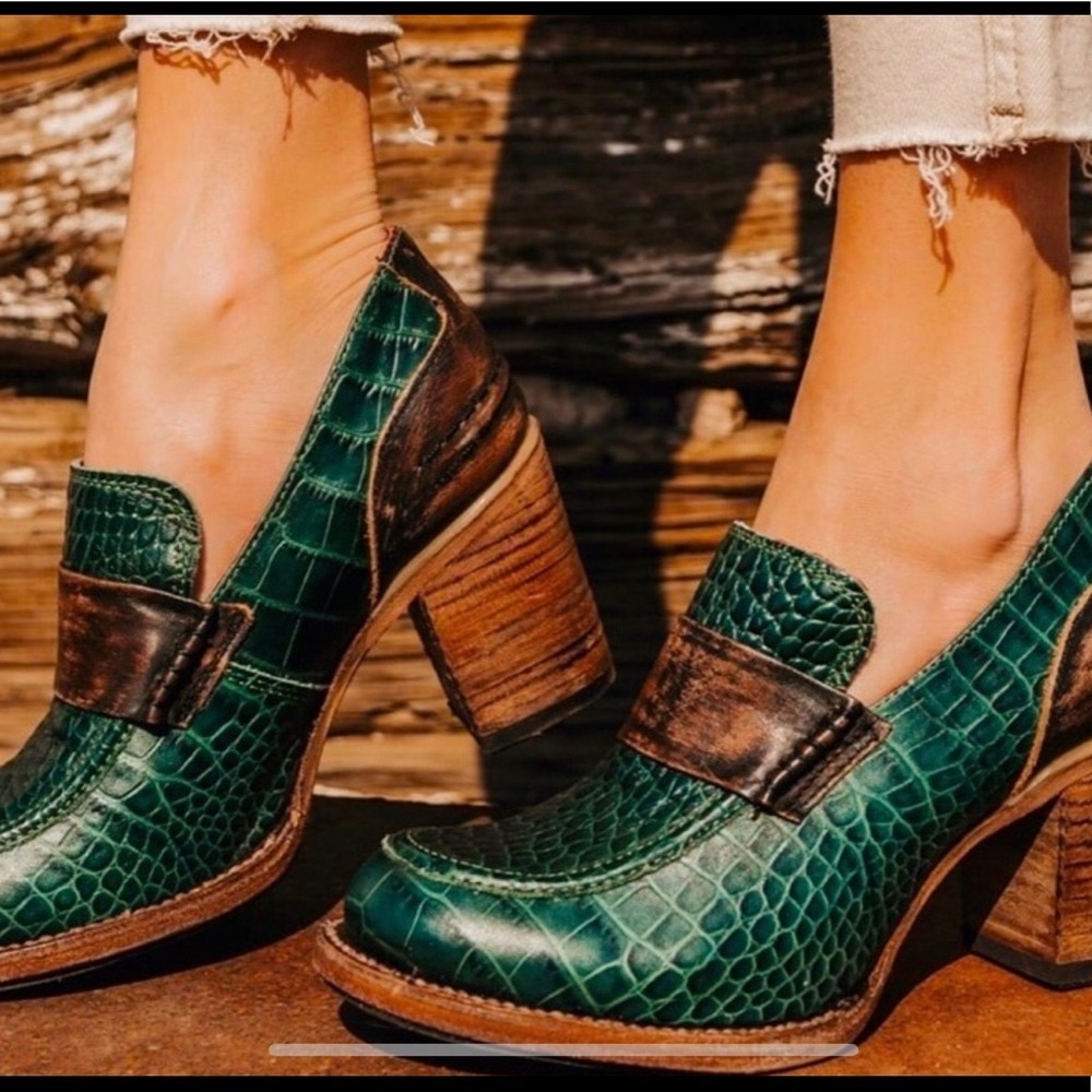 ISO freebird green croc, Betsey Johnson plaid loafer 9. 2x & 3x red velvet coat